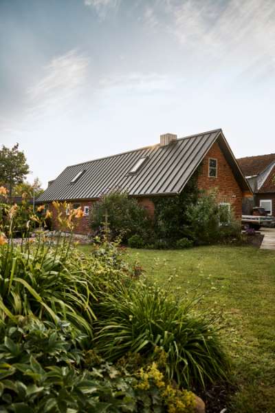 Steel roofing future-proofs this Gallows Hill residence, Galgenberg 21, 29356 Bröckel, Germany